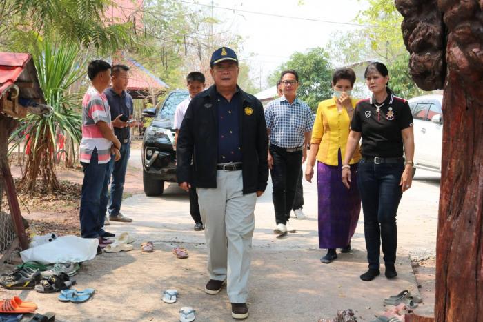 ผู้ว่าราชการจังหวัดหนองบัวลำภูติดตามผลการจัดทำหน้ากากอนามัย ณ บ้านกุดแห่ ตำบลบ้านค้อ อำเภอโนนสัง จังหวัดหนองบัวลำภู