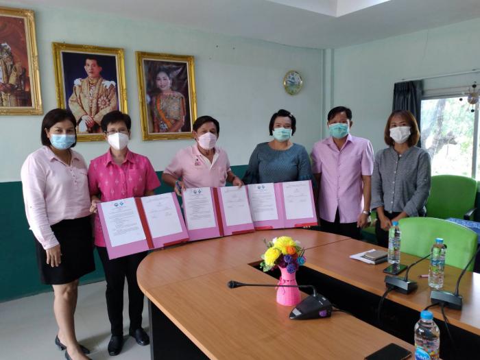 งานสาธารณสุข สำนักปลัด สนับสนุนการดำเนินงานรณรงค์และป้องกันโรคไข้เลือดออก มอบทรายอะเบทให้กับรพ.สต.บ้านค้อ และรพ.สต.หนองทุ่ม