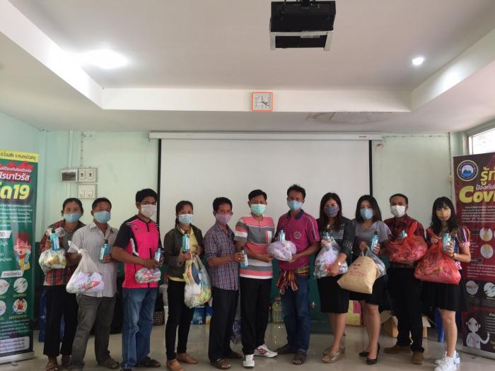 มอบหน้ากากอนามัยพร้อมเจลแอลกอฮอล์ทำความสะอาดมือให้กับชุมชน ในสถานการณ์โควิด-19