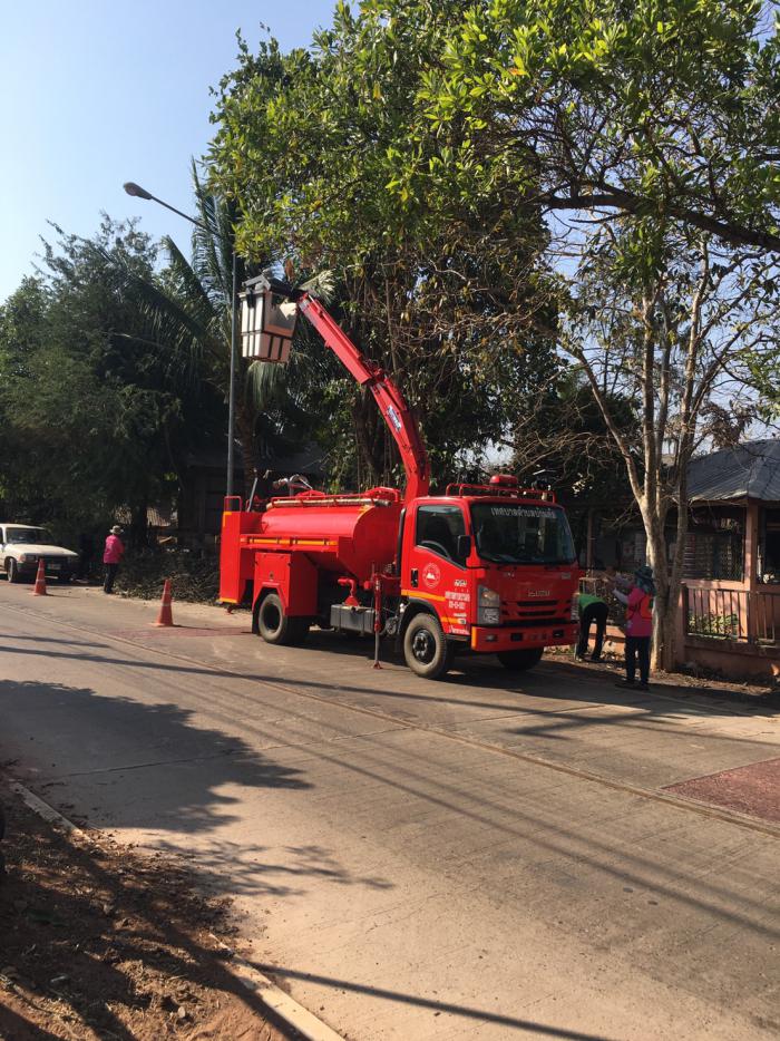 ปรับปรุงภูมิทัศน์ตัดกิ่งไม้หน้าโรงเรียนบ้านค้อ