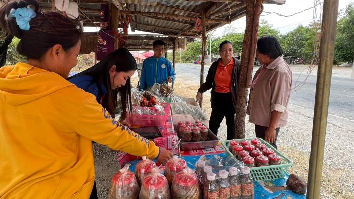 วันที่ ๒๕ มกราคม ๒๕๖๗ เทศบาลตำบลบ้านค้อ บูรณาการร่วมกับสาธารณสุข รพ.สต. อสม. ลงพื้นที่สำรวจข้อมูลพื้นฐานเพื่อนำไปพัฒนาด้านธุรกิจจากอาหารแปรรูปฯ