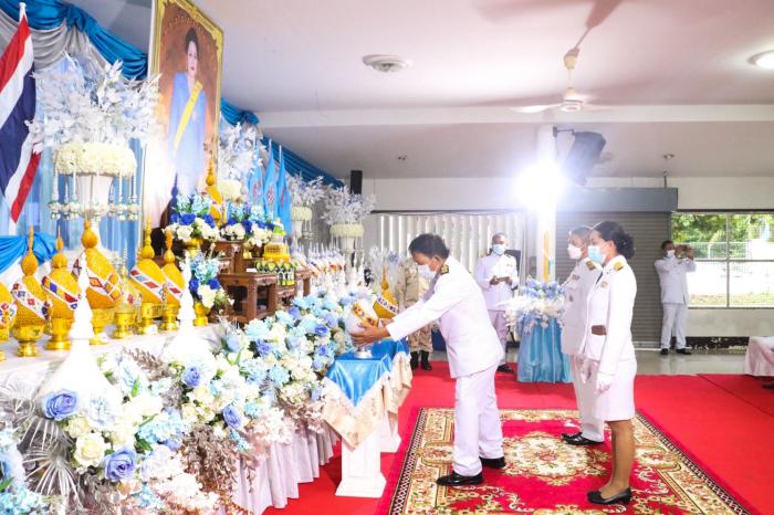 วันศุกร์ที่ ๑๒ สิงหาคม ๒๕๖๕  เทศบาลตำบลบ้านค้อ ร่วมกิจกรรมมหามงคลเฉลิมพระชนมพรรษา ๙๐ พรรษา ๑๒ สิงหาคม ๒๕๖๕ สมเด็จพระนางเจ้าสิริกิติ์ พระบรมราชินีนาถ พระบรมราชชนนีพันปีหลวง 