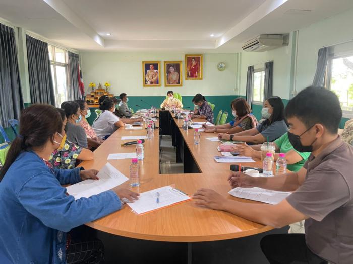 สำนักปลัดและกองสวัสดิการสังคม เชิญลูกหนี้คงค้างตามโครงการเศรษฐกิจชุมชน ปี 2551 เข้ารวม และหาแนวทางร่วมกันในการหาข้อยุติหนี้คงค้าง และทำหนังสือปรับโครงสร้างยอดหนี้ให้เป็นปัจจุบัน 