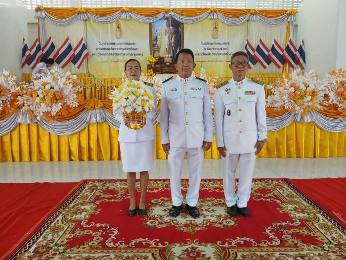 วันที่ ๕ ธันวาคม ๒๕๖๗ เทศบาลตำบลบ้านค้อ ร่วมพิธีวางพานพุ่มดอกไม้และพิธีถวายบังคม เนื่องในวันคล้ายวันพระบรมราชสมภพของ พระบาทสมเด็จพระบรมชนกาธิเบศร มหาภูมิพลอดุยเดชมหาราช บรมนาถบพิตร